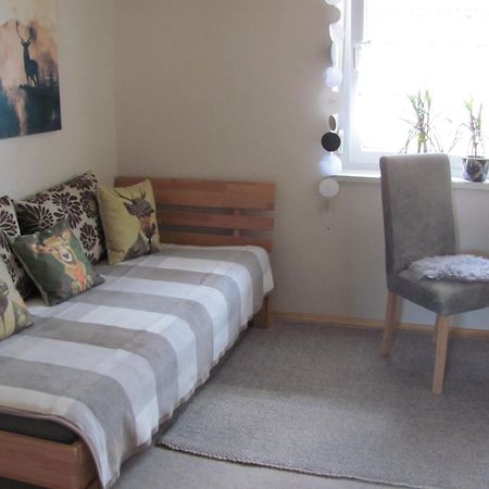 #2 Ruhiges Gemuetliches Ferienzimmer Mit 2 Einzelbetten Gemeinschaftsbad W-Lan Airport Nah Late Night Check In Haus Nr 9,5 Trunkelsberg Bagian luar foto