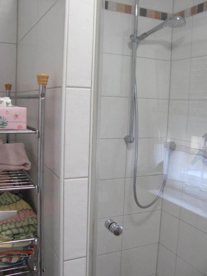 #2 Ruhiges Gemuetliches Ferienzimmer Mit 2 Einzelbetten Gemeinschaftsbad W-Lan Airport Nah Late Night Check In Haus Nr 9,5 Trunkelsberg Bagian luar foto